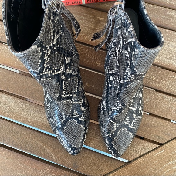 EUC Dolce Vita Grey & Black Snake Print Block Heel Booties Size 9 - Picture 3 of 9